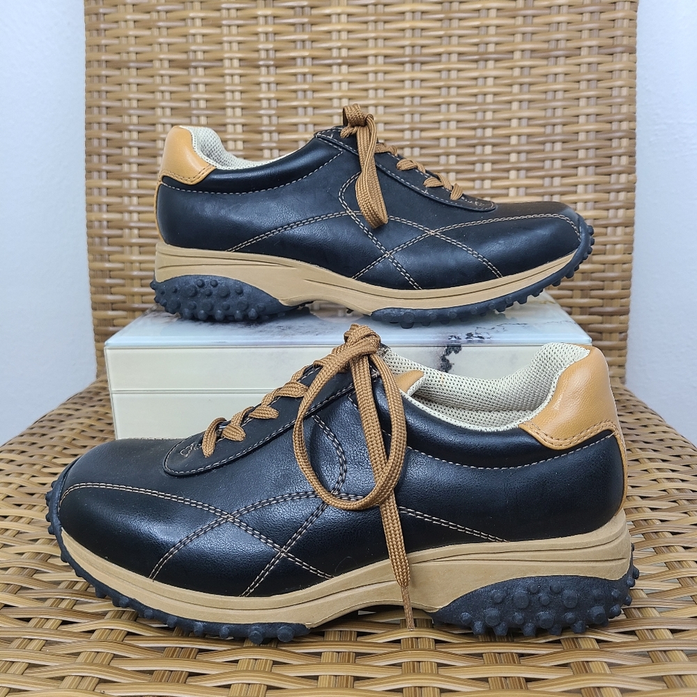 Lei Shoes Kendall Lace-Up Round Toe Sole Traction Black Tan Size 7